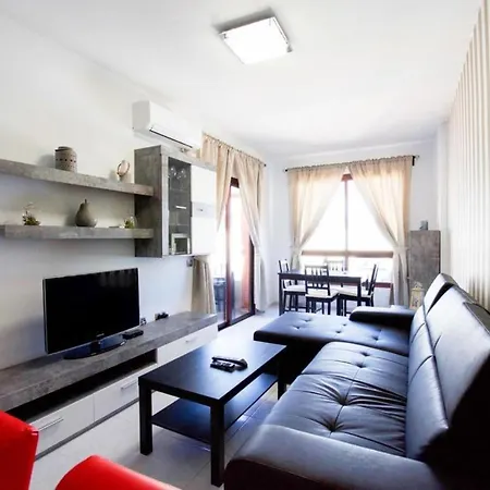 Vip Holidays & Center 2 Apartment *